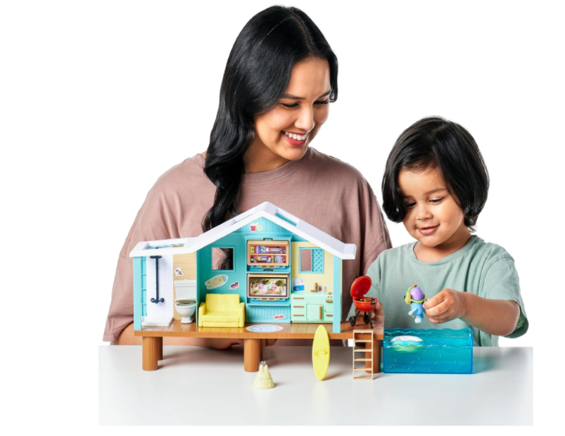 Bluey's Beach Cabin Playset with Exclusive Bluey Figure